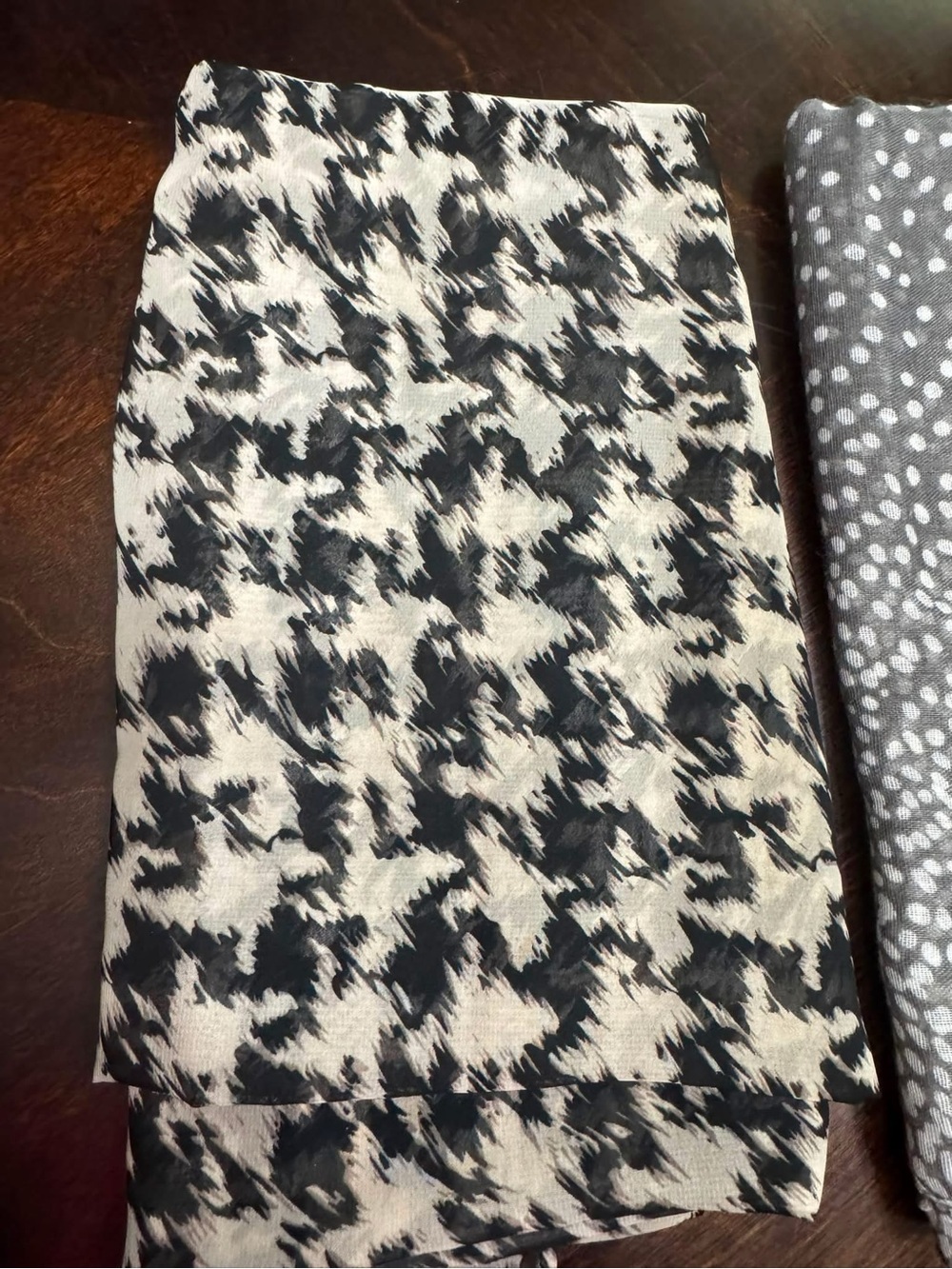 Houndstooth Pattern Scarf